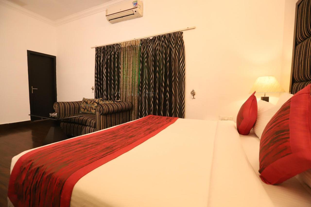 Hotel Capitol Hills - Greater Kailash Delhi Нью-Делі Екстер'єр фото